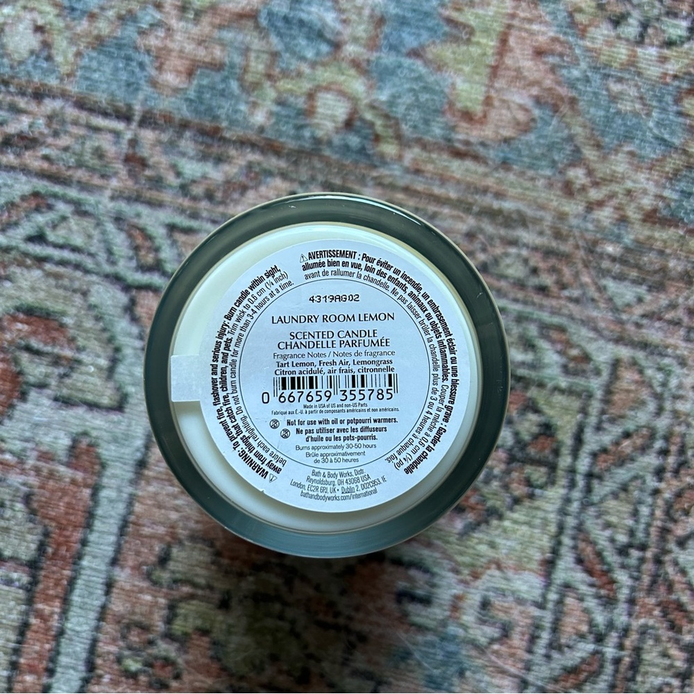 New Bath & Body Works Single Wick Candle in Laundry Room Lemon - Picture 3 of 5